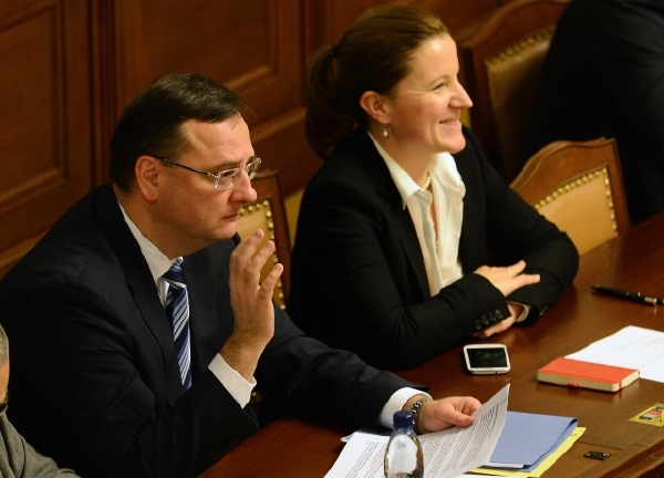 Petr Nečas a Karolína Peake. Petr Nečas a Karolína Peake.